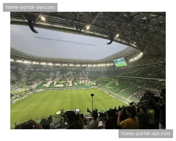 通讯:航体北看台巨型TIFO亮相,纪念建队三十周年 通讯:航体北看台巨型TIFO亮相,纪念建队三十周年